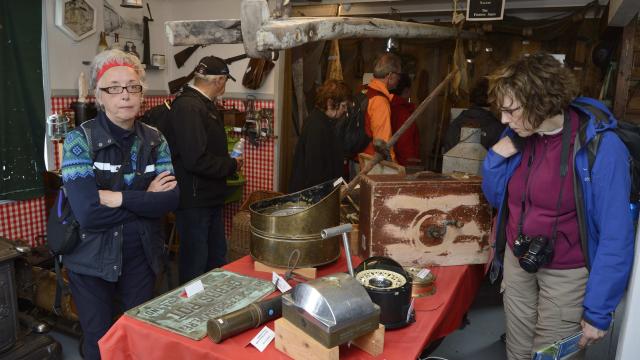 Musée historique de Miquelon, Eco-balade organisée par le CRT pour un groupe de randonneurs québéquois Rando Plein air de Montréal, découverte du milieu naturel, Grand Barachois, Isthme, Langlade et du village de Miquelon, le 19 juillet 2016